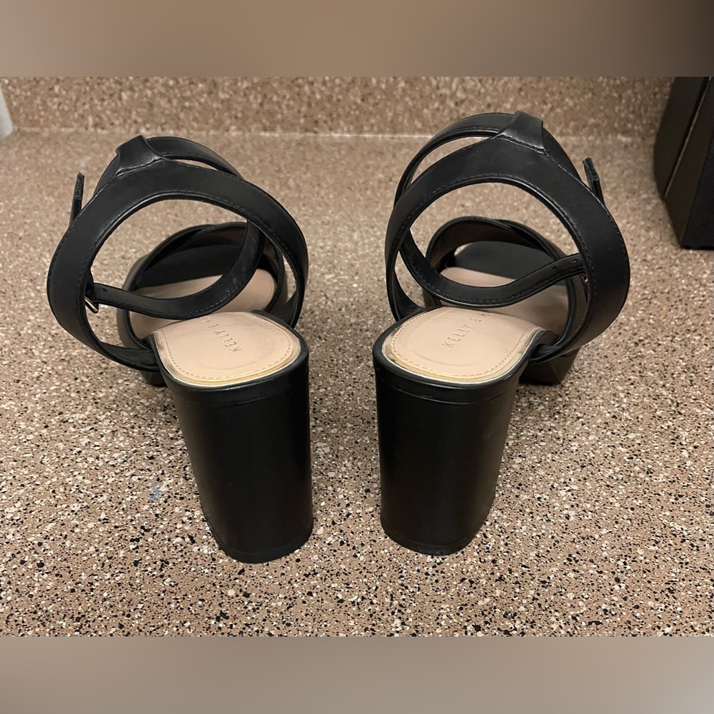 Kelly & Katie Hanniah Platform Sandal - Picture 7 of 13